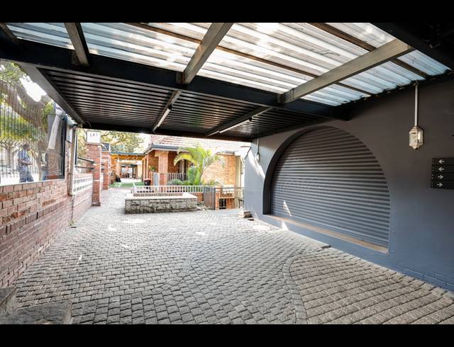 9M² RETAIL TO LET IN ESSENWOOD